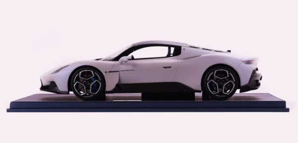 Maserati MC20 (White)3