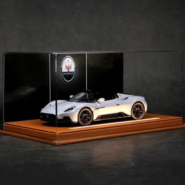 Maserati MC20 (White)7