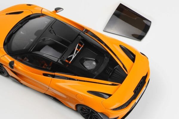 McLaren 765LT8