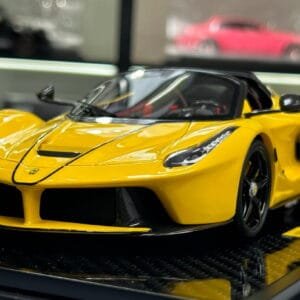 1/22 Ferrira Laferrari Yellow With Display Case By Live Car Model Karson