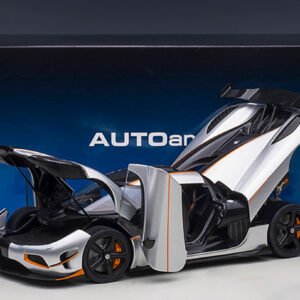 1/18 AUTOart Koenigsegg Agera RS (Moon Silver and Carbon Black) Live Car Model Karson
