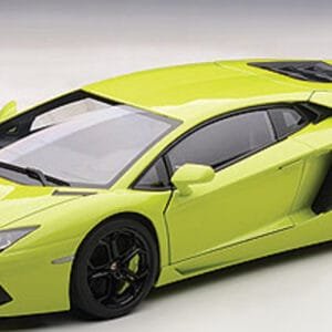 1/18 AUTOart LAMBORGHINI AVENTADOR LP700-4 (VERDE SANDAG/LIGHT GREEN/BLACK WHEELS/BLACK INTERIOR/GREEN CALIPERS) 74668 Live Car Model Karson Diecast