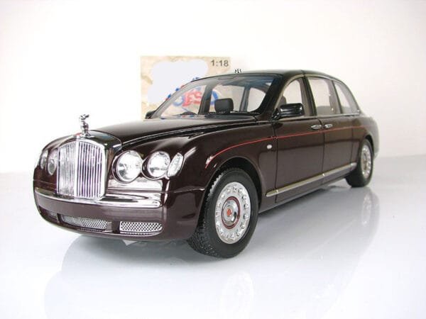 Bentley-State-Limousine-Queens-Car-2002-Minichamps-118-_57_3__00621.1655415389.jpg