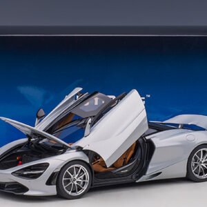 1/18 AUTOart McLaren 720s (Glacier White Metallic with Black Top) Live Car Model Karson