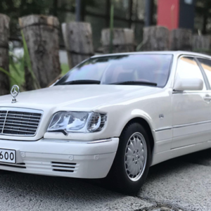 1/18 Dealer Edition 1990 Mercedes-Benz S600 V12 W140 (White) Live Car Model Karson Diecast