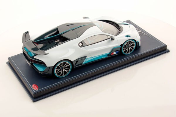 bugatti-divo_02-1__35703.1604859560.jpg