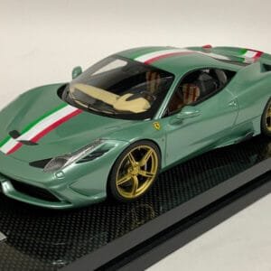 1/18 MR Collection 1/18 MR Collection Ferrari 458 Speciale (Verde Green) Francesca Live Car Model Karson with Carbon Fiber Base Limited 30 Pieces