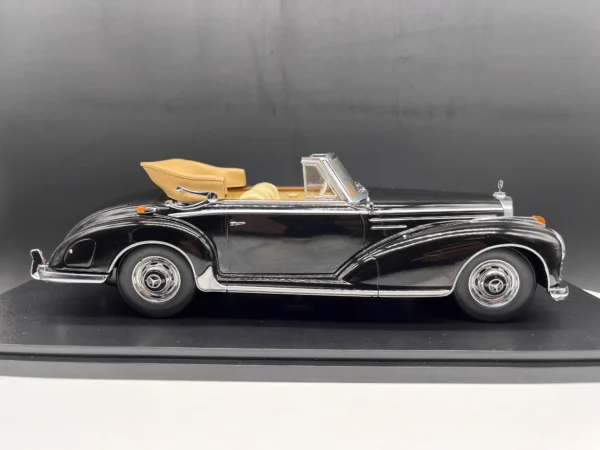 KK Scale 1-18 Mercedes-Benz 300 SC 1957 black yellow 2