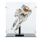 lego-creator-31152-space-astronaut-display-case-02-1.webp