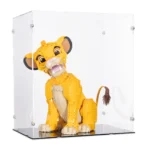 lego-disney-lion-king-young-simba-display-case-02-1.webp