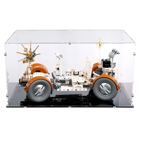 lego-nasa-apollo-roving-vehicle-display-case-05_ehgj-m6-1.webp