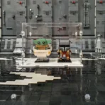 two-lego-mandalorian-brickheadz-display-case-1.webp